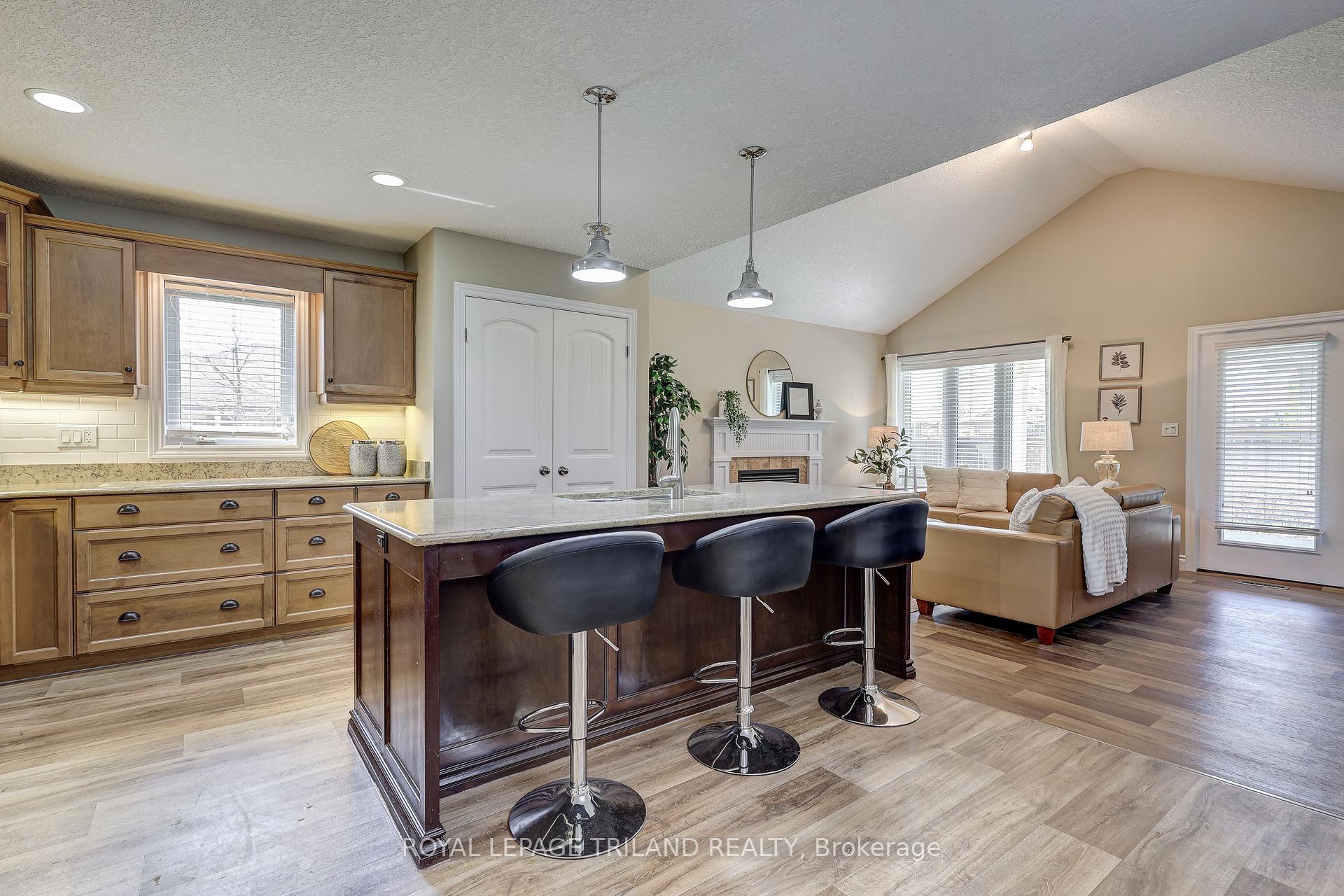 Photo 13 of 48 Ambleside Drive, St. Thomas — HOMEH
