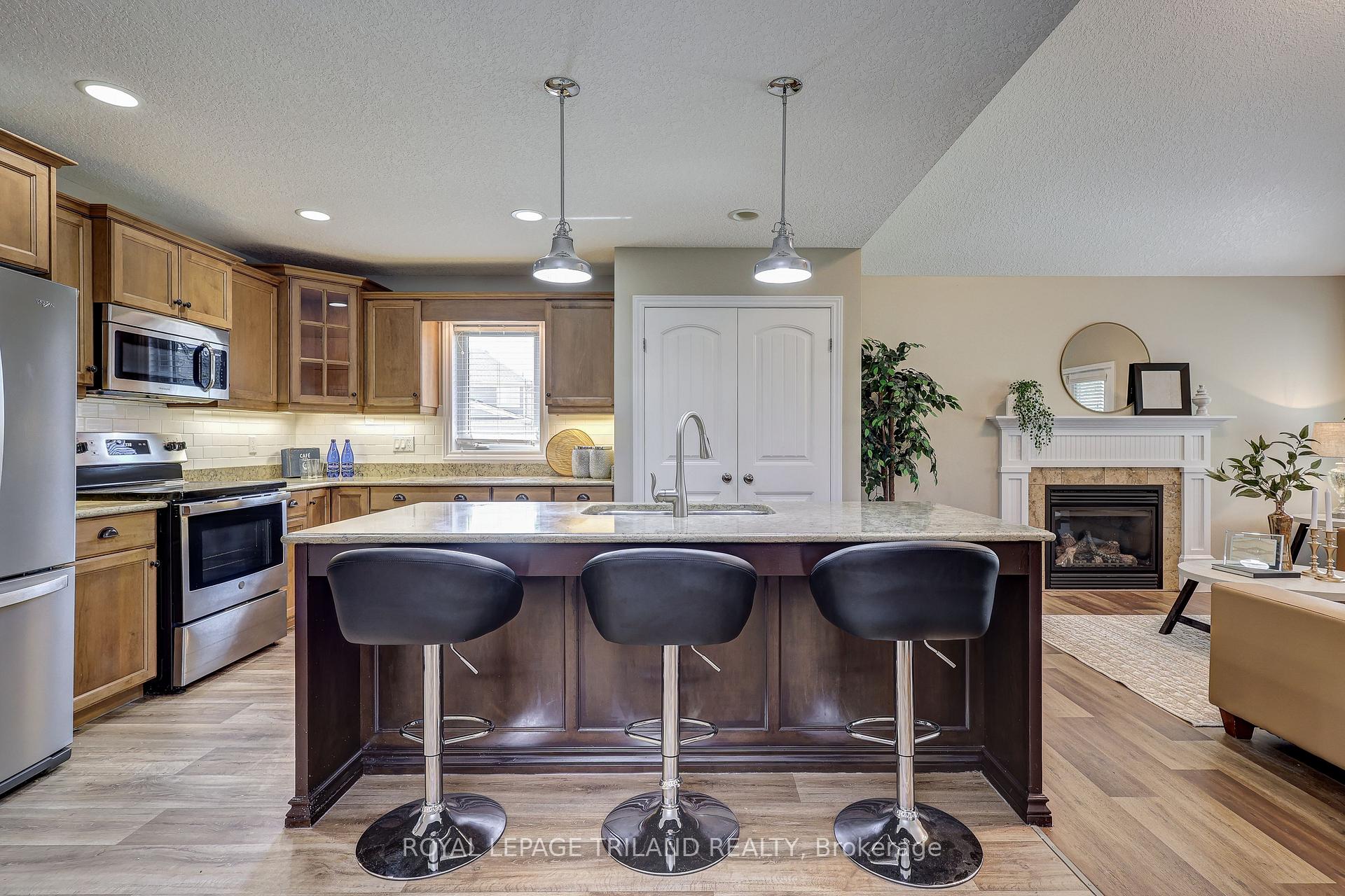Photo 14 of 48 Ambleside Drive, St. Thomas — HOMEH