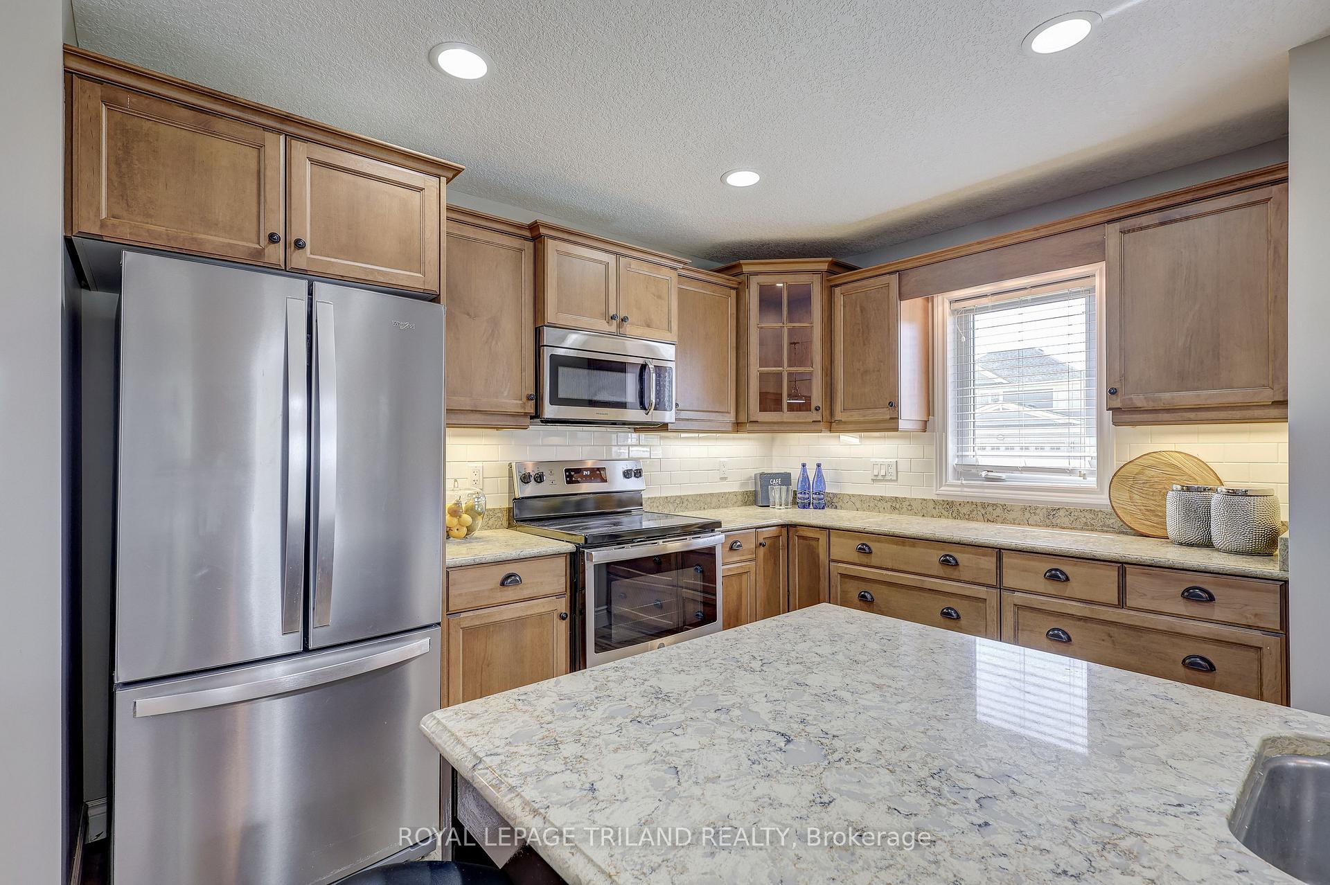 Photo 16 of 48 Ambleside Drive, St. Thomas — HOMEH