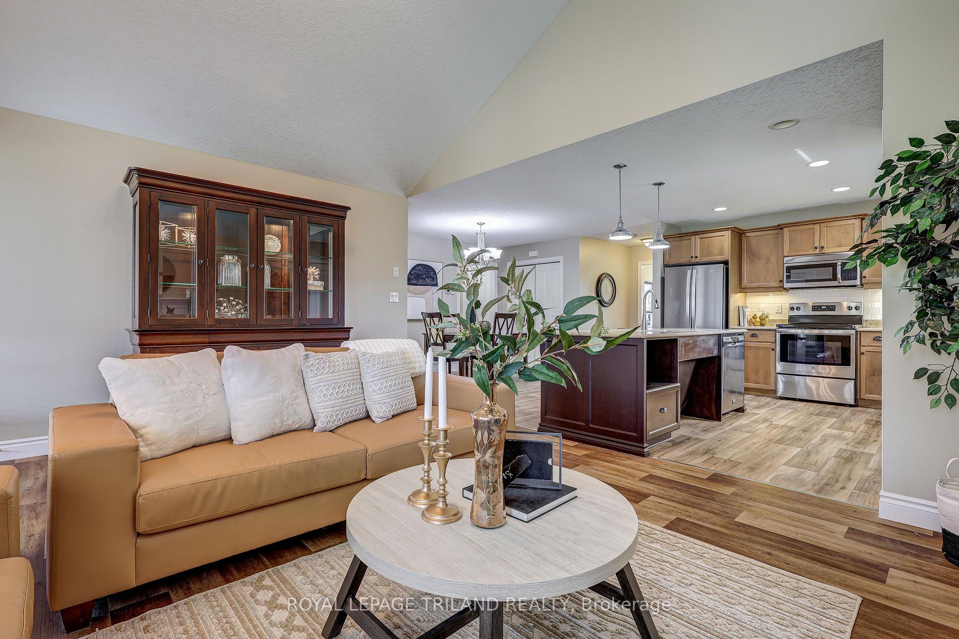 Photo 22 of 48 Ambleside Drive, St. Thomas — HOMEH