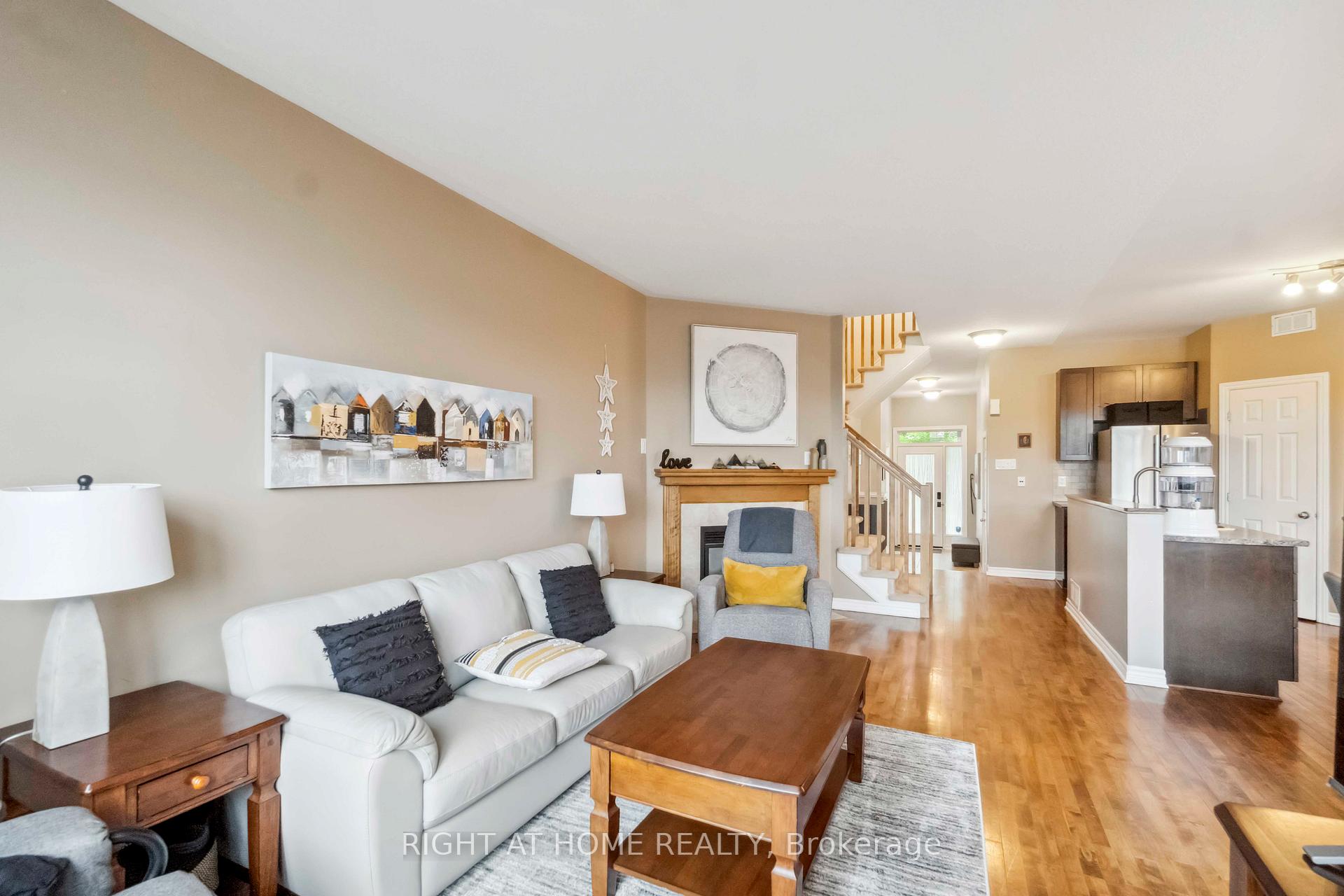 Photo 5 of 163 Mojave Crescent, Ottawa, Stittsville (North) — HOMEH