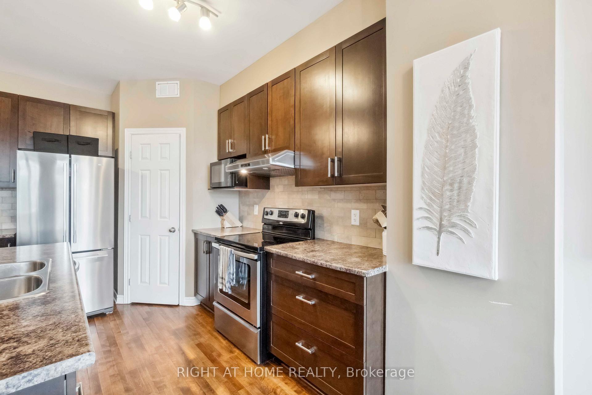 Photo 7 of 163 Mojave Crescent, Ottawa, Stittsville (North) — HOMEH