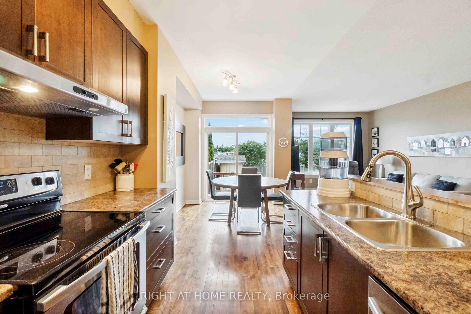 Photo 8 of 163 Mojave Crescent, Ottawa, Stittsville (North) — HOMEH