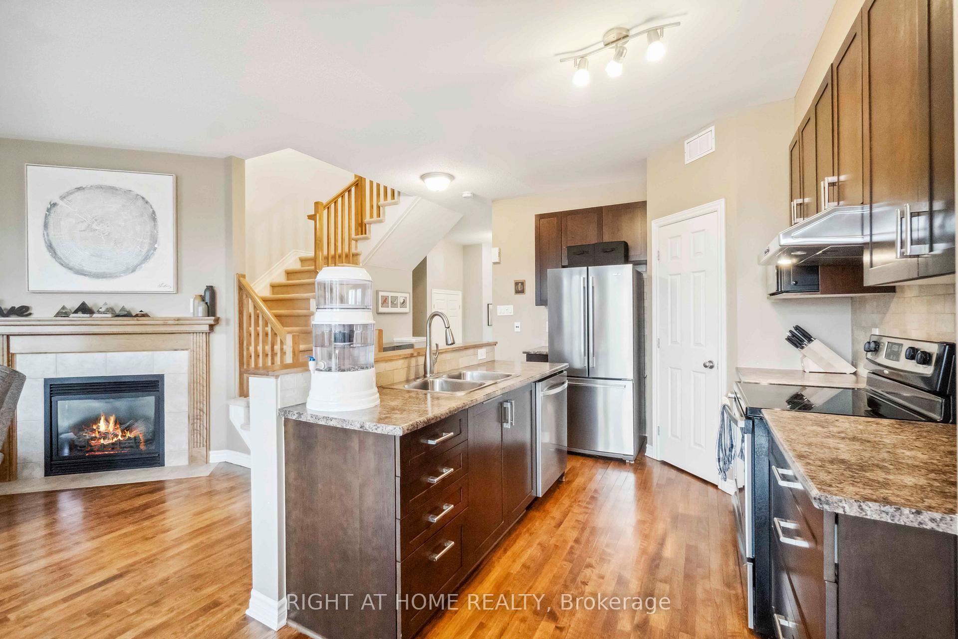 Photo 9 of 163 Mojave Crescent, Ottawa, Stittsville (North) — HOMEH