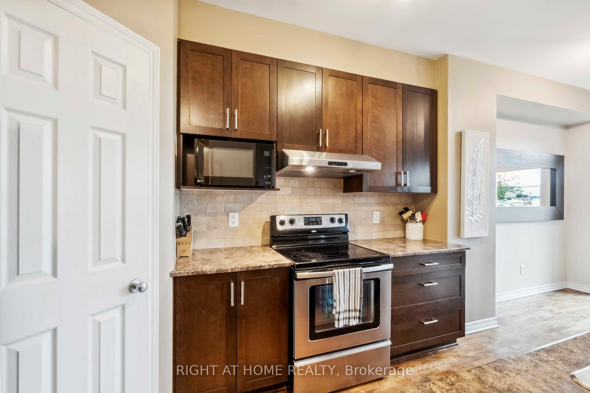 Photo 10 of 163 Mojave Crescent, Ottawa, Stittsville (North) — HOMEH
