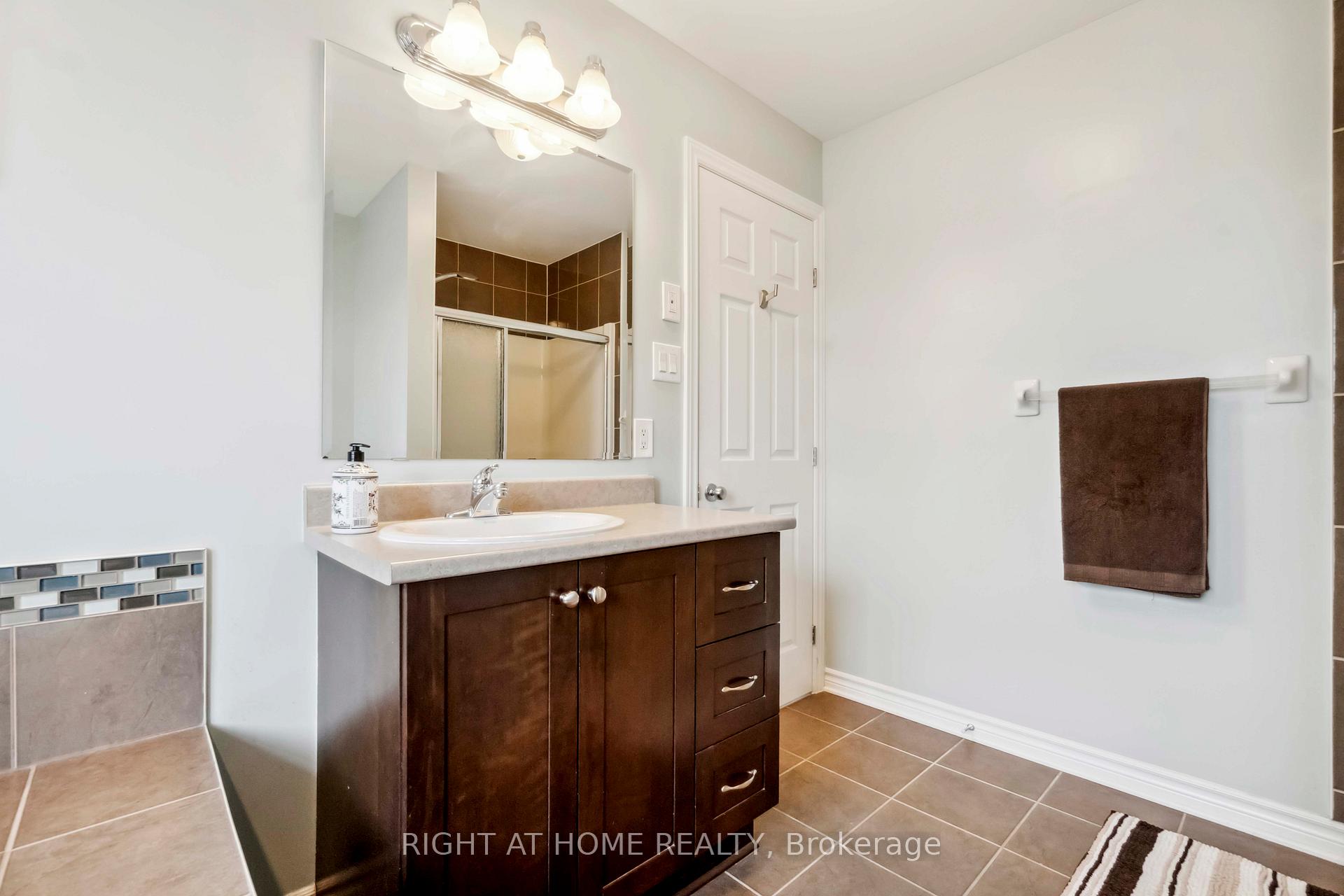 Photo 18 of 163 Mojave Crescent, Ottawa, Stittsville (North) — HOMEH