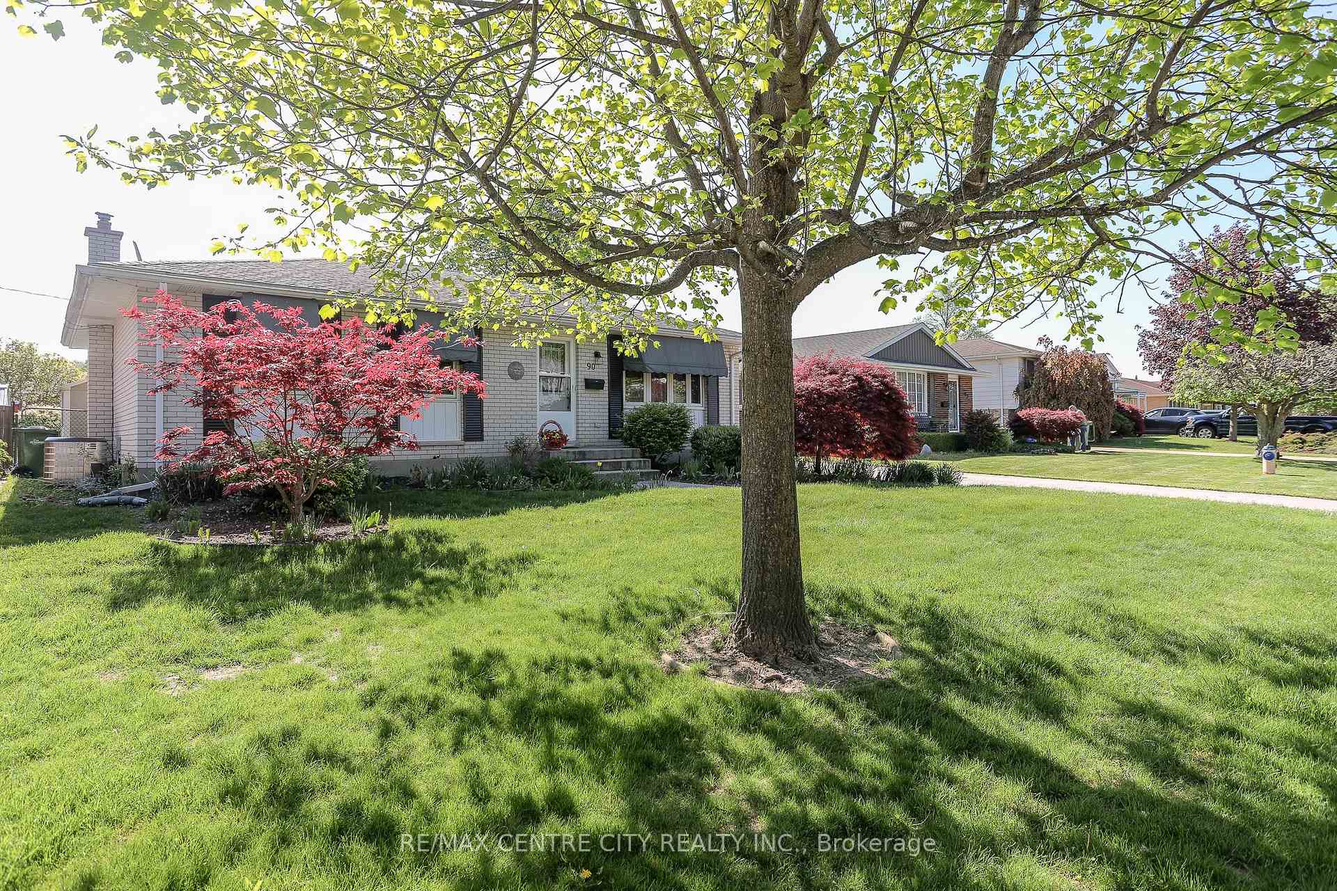 Photo 4 of 90 Lawrence Avenue W, St. Thomas — HOMEH
