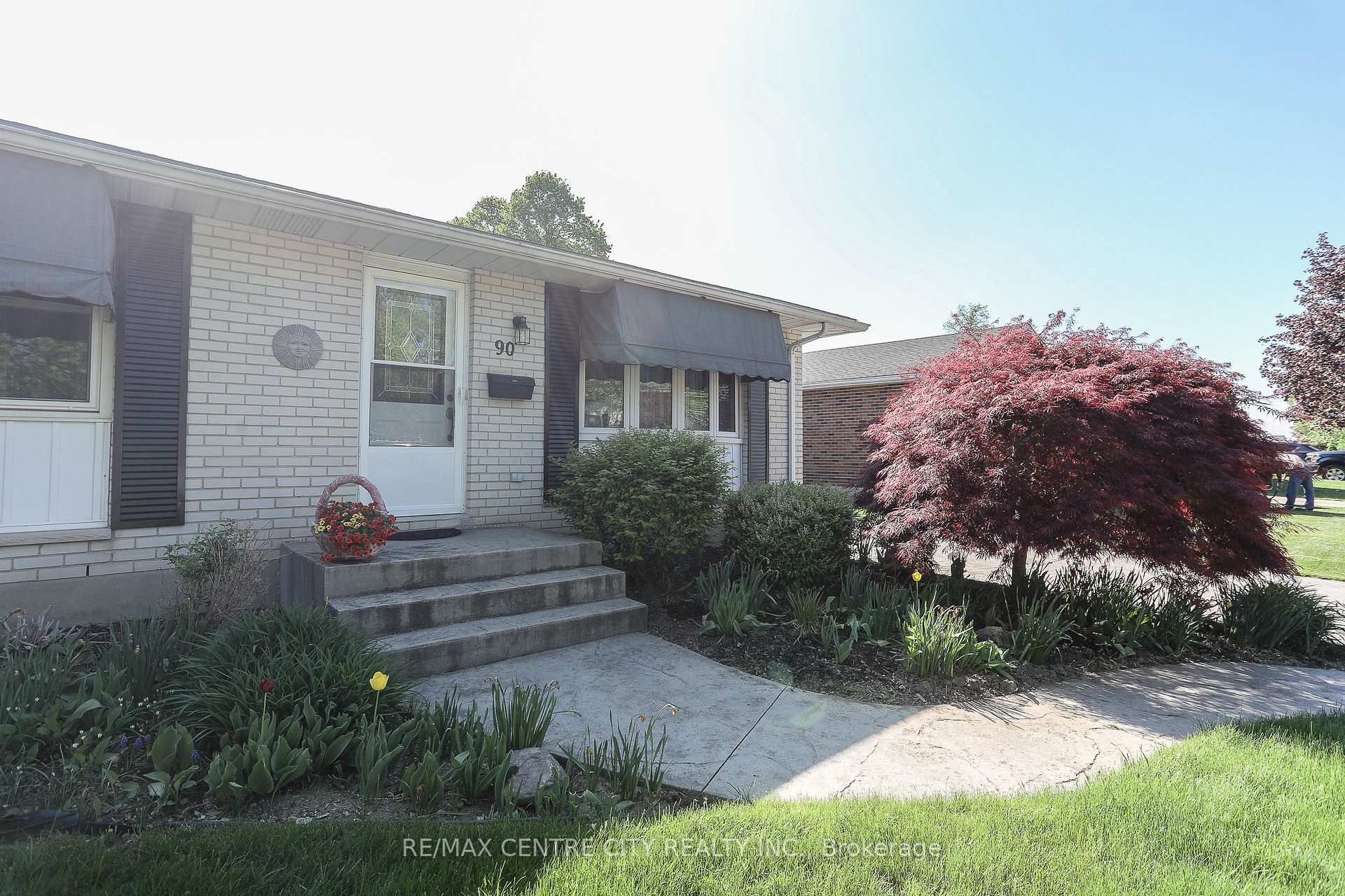 Photo 5 of 90 Lawrence Avenue W, St. Thomas — HOMEH