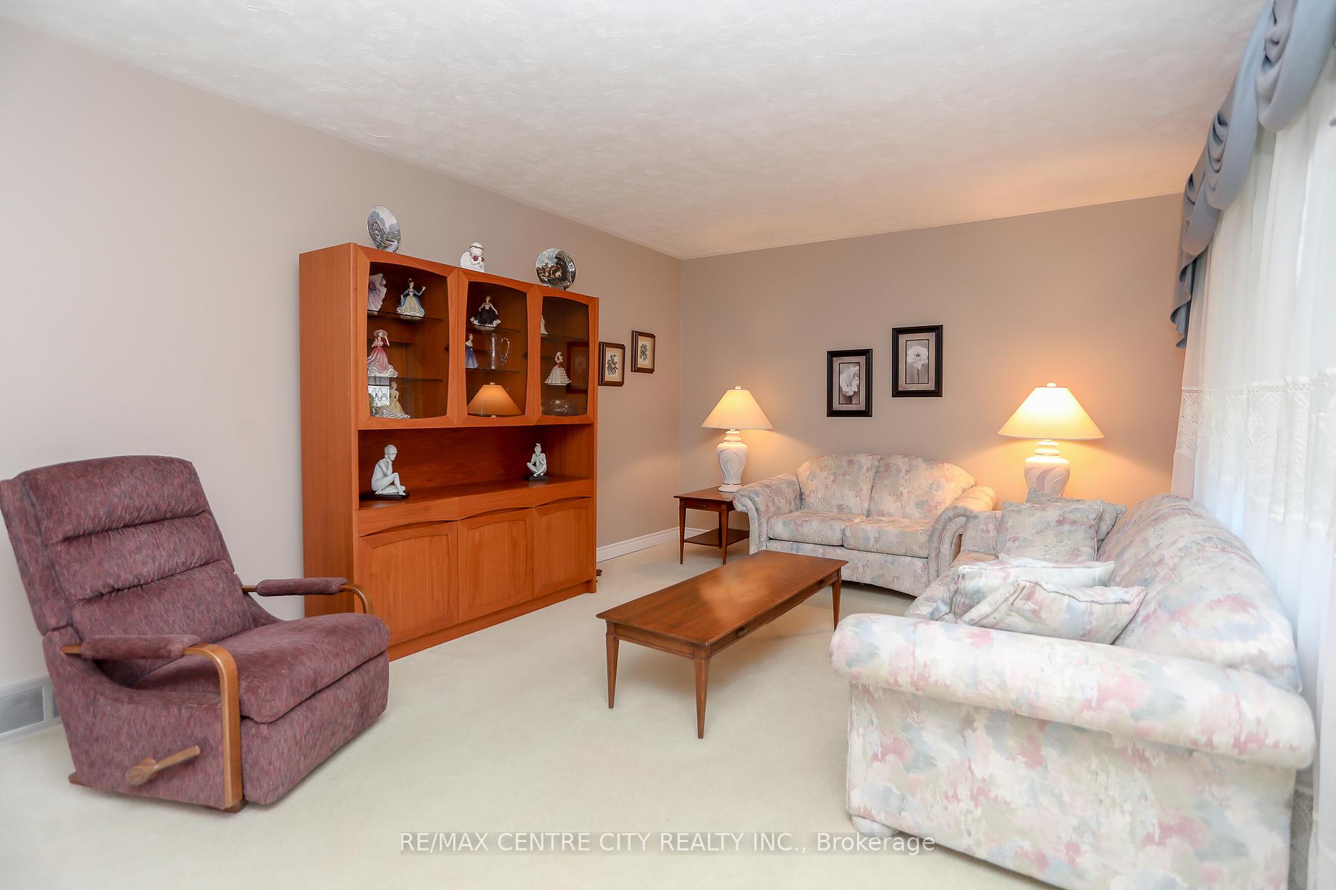 Photo 6 of 90 Lawrence Avenue W, St. Thomas — HOMEH