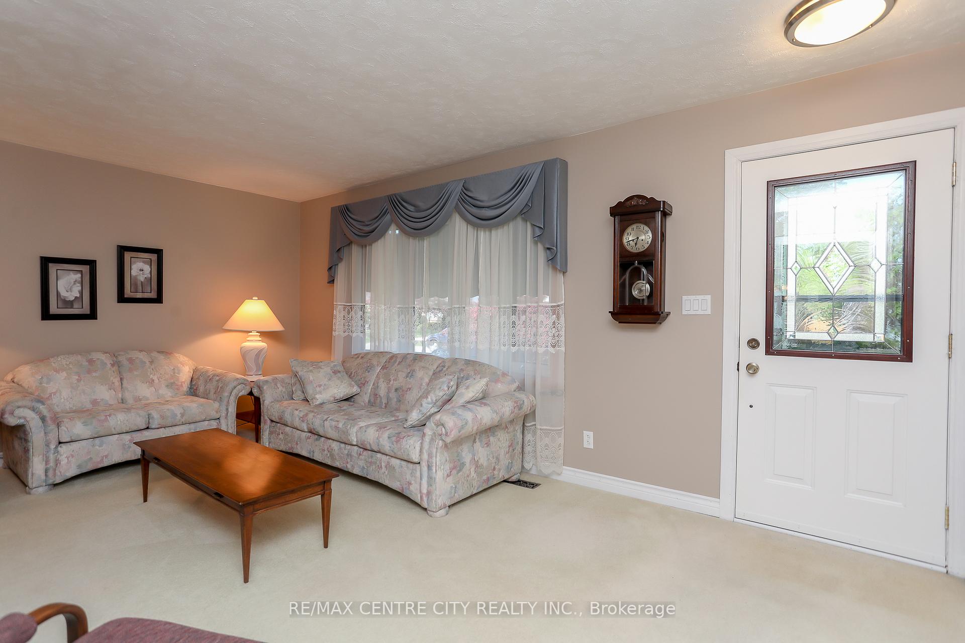 Photo 7 of 90 Lawrence Avenue W, St. Thomas — HOMEH