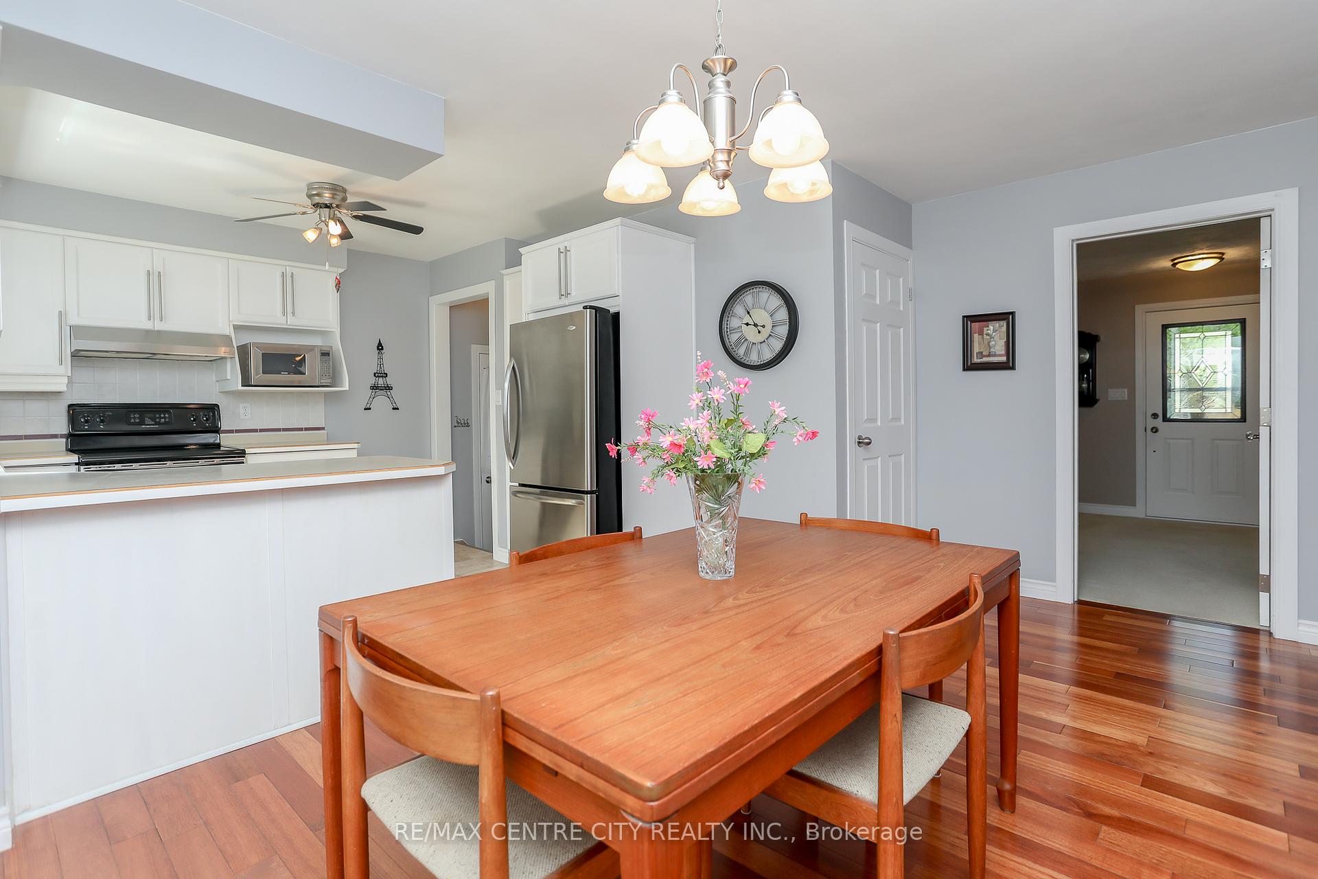 Photo 14 of 90 Lawrence Avenue W, St. Thomas — HOMEH