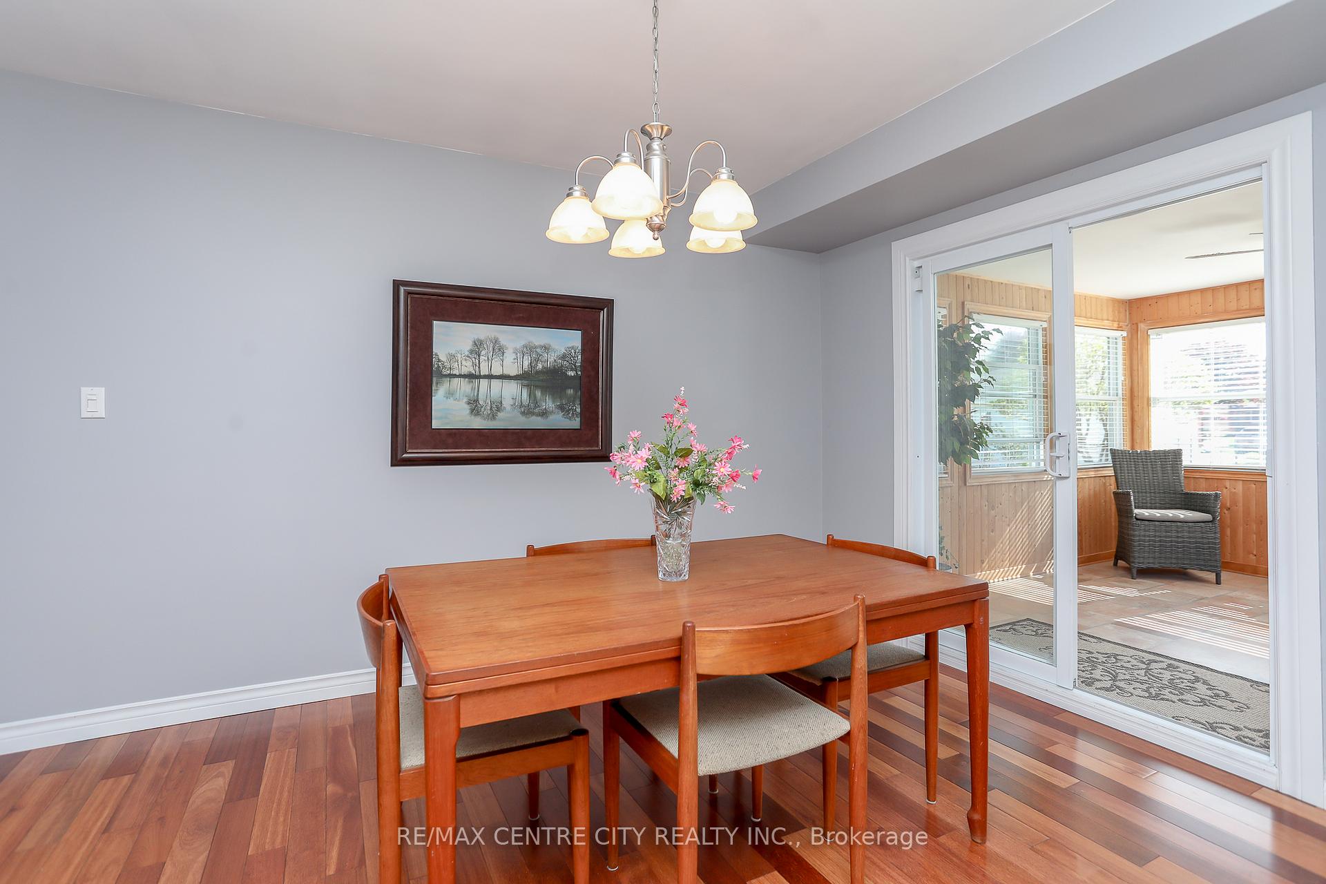 Photo 17 of 90 Lawrence Avenue W, St. Thomas — HOMEH