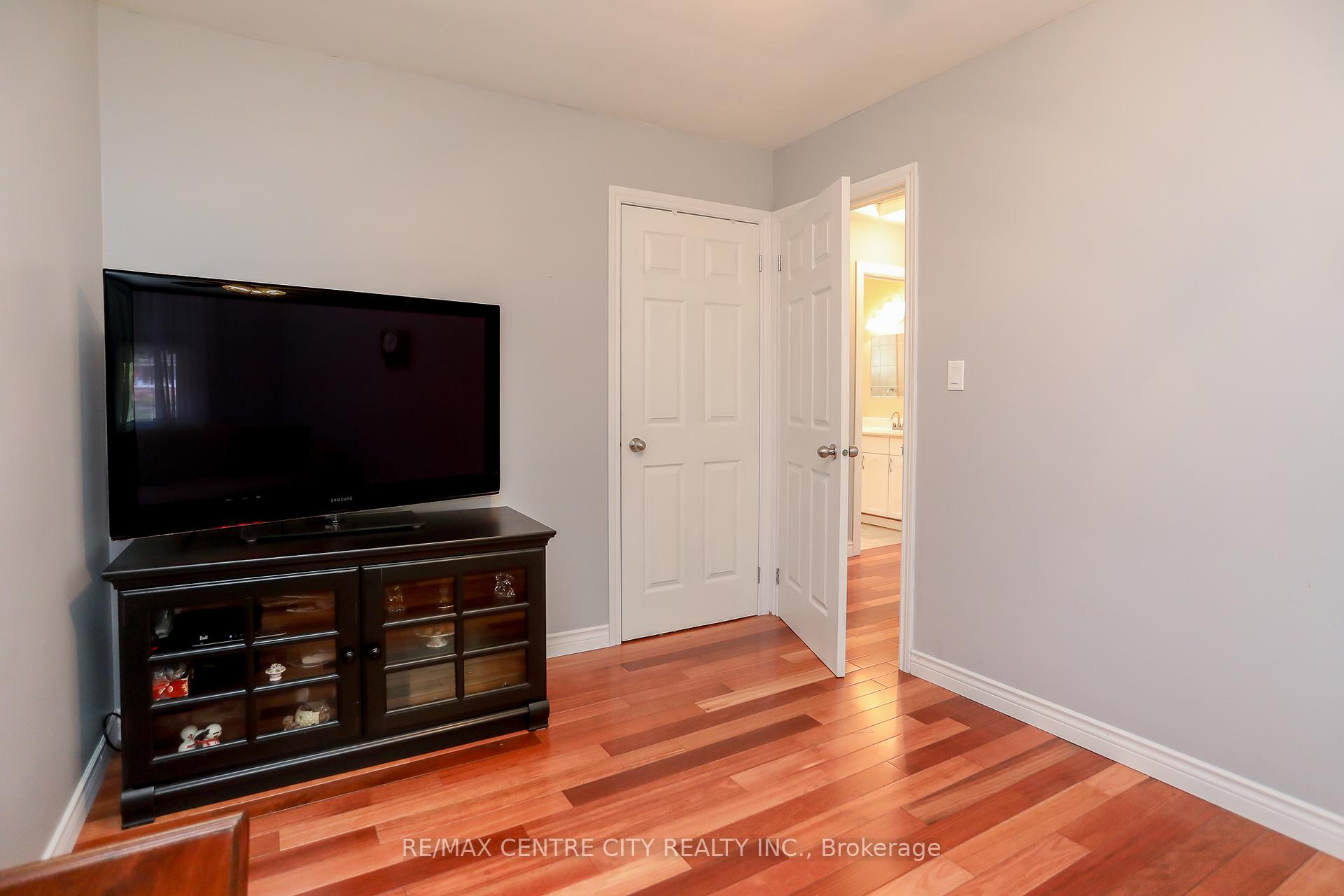 Photo 24 of 90 Lawrence Avenue W, St. Thomas — HOMEH