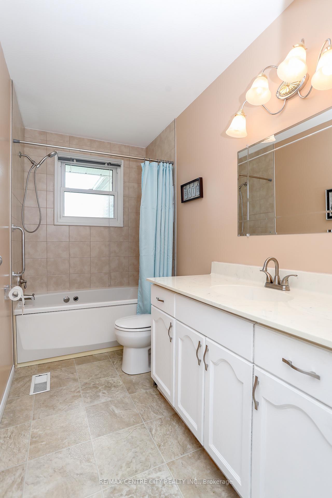 Photo 28 of 90 Lawrence Avenue W, St. Thomas — HOMEH