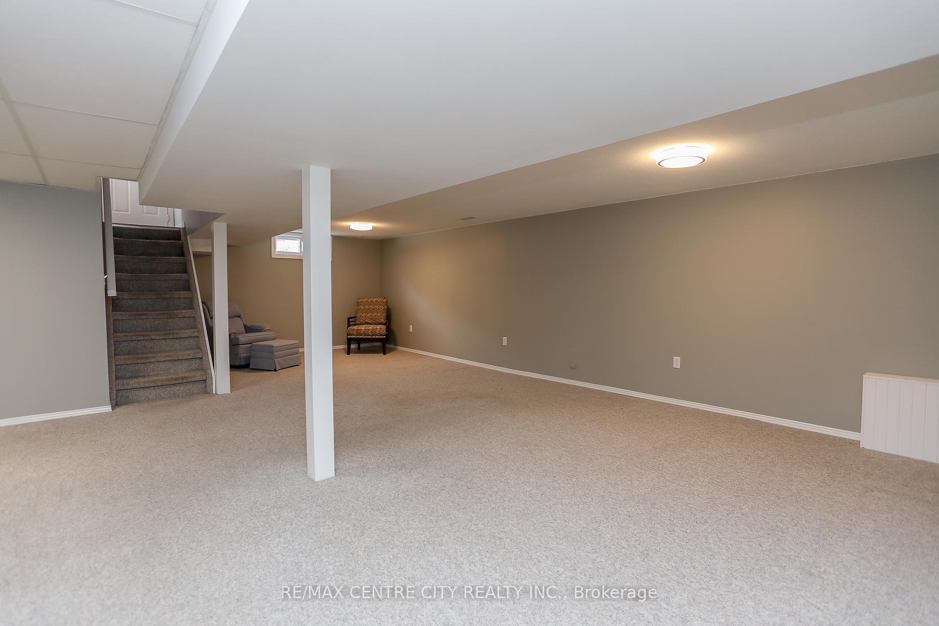 Photo 29 of 90 Lawrence Avenue W, St. Thomas — HOMEH