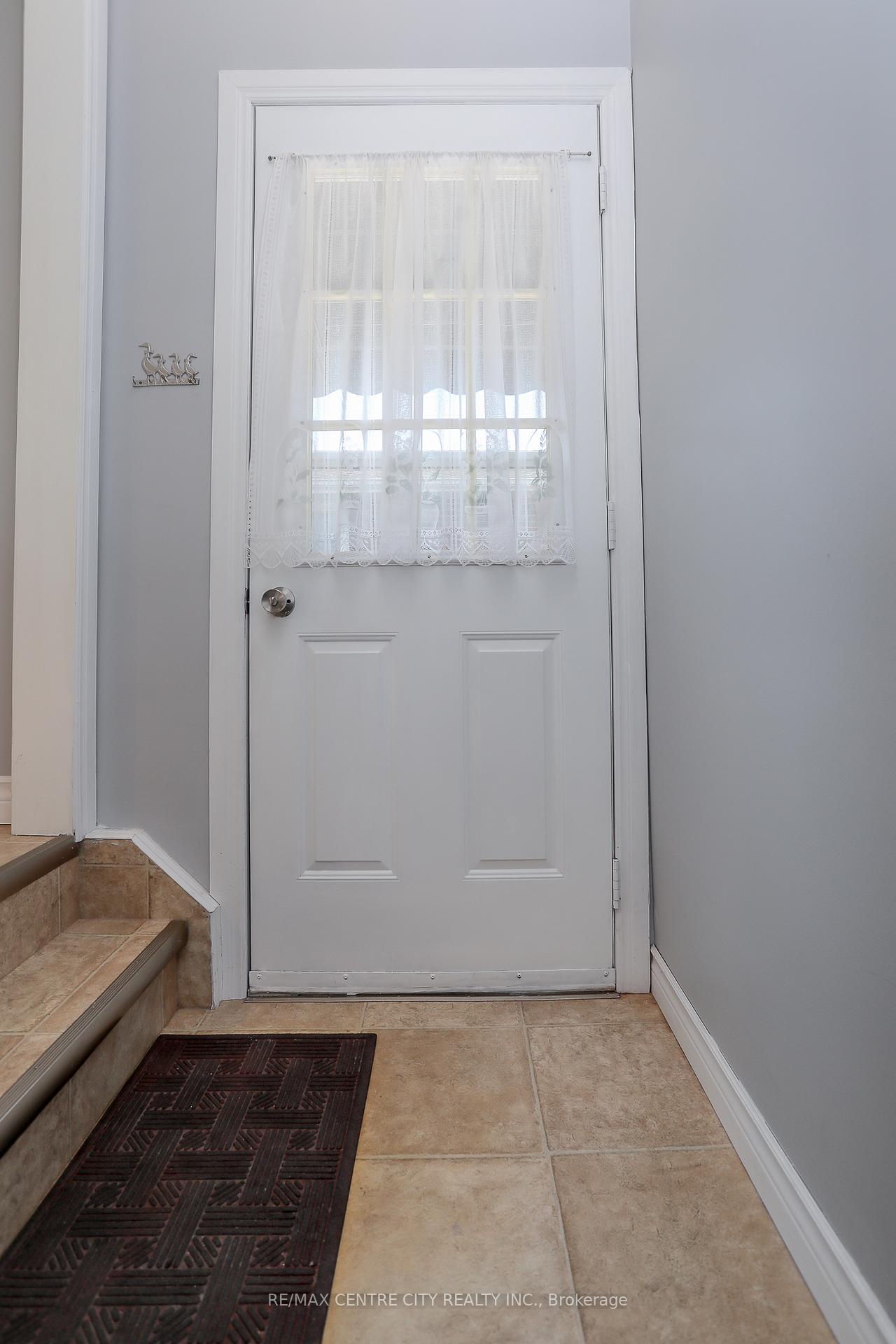 Photo 30 of 90 Lawrence Avenue W, St. Thomas — HOMEH