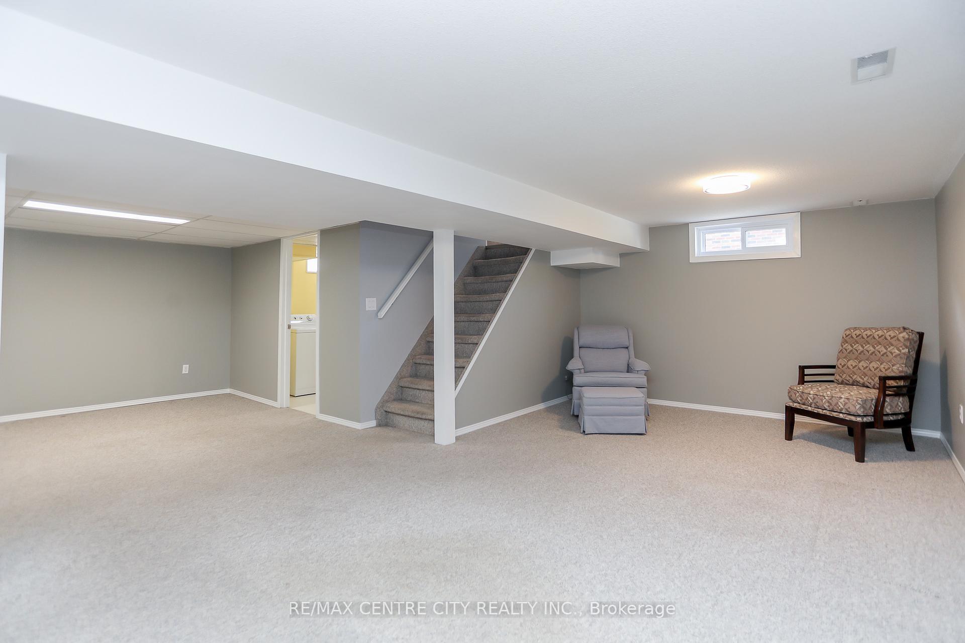 Photo 31 of 90 Lawrence Avenue W, St. Thomas — HOMEH