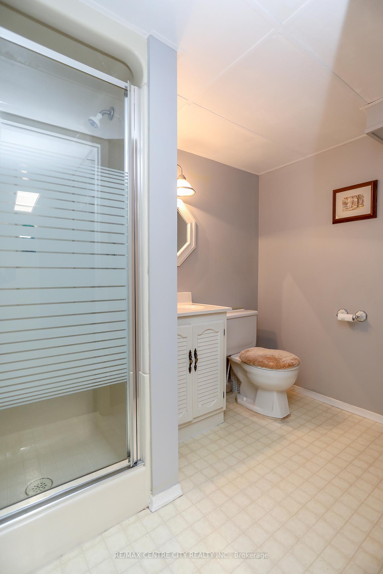 Photo 34 of 90 Lawrence Avenue W, St. Thomas — HOMEH
