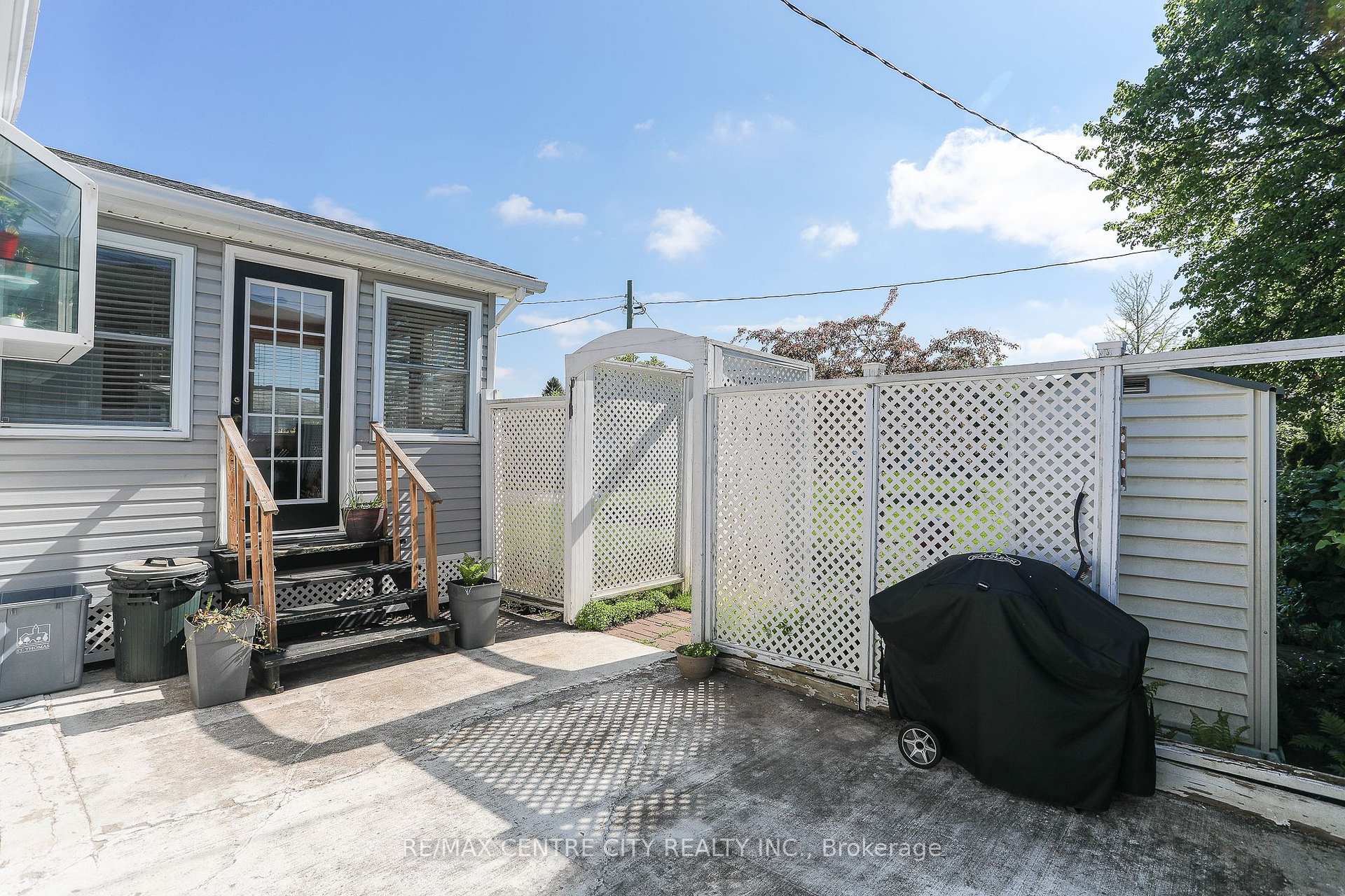 Photo 38 of 90 Lawrence Avenue W, St. Thomas — HOMEH