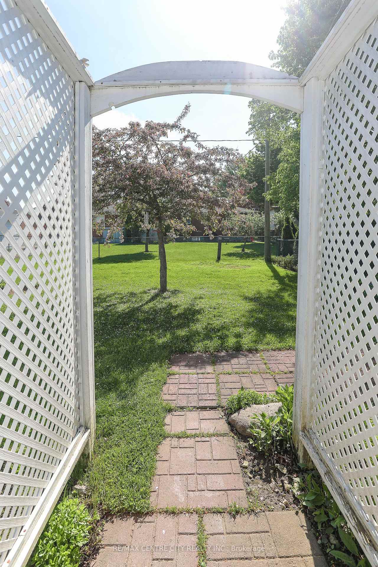 Photo 40 of 90 Lawrence Avenue W, St. Thomas — HOMEH