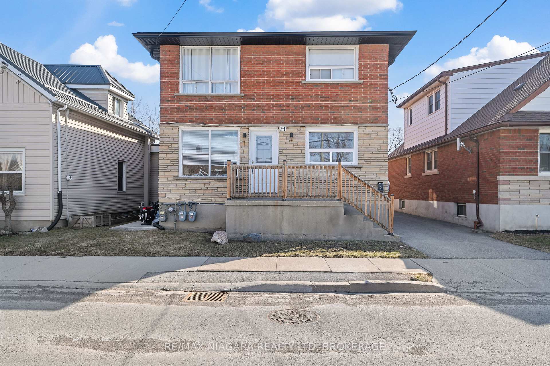 Front of Unit BASEMENT, 34 St George Street