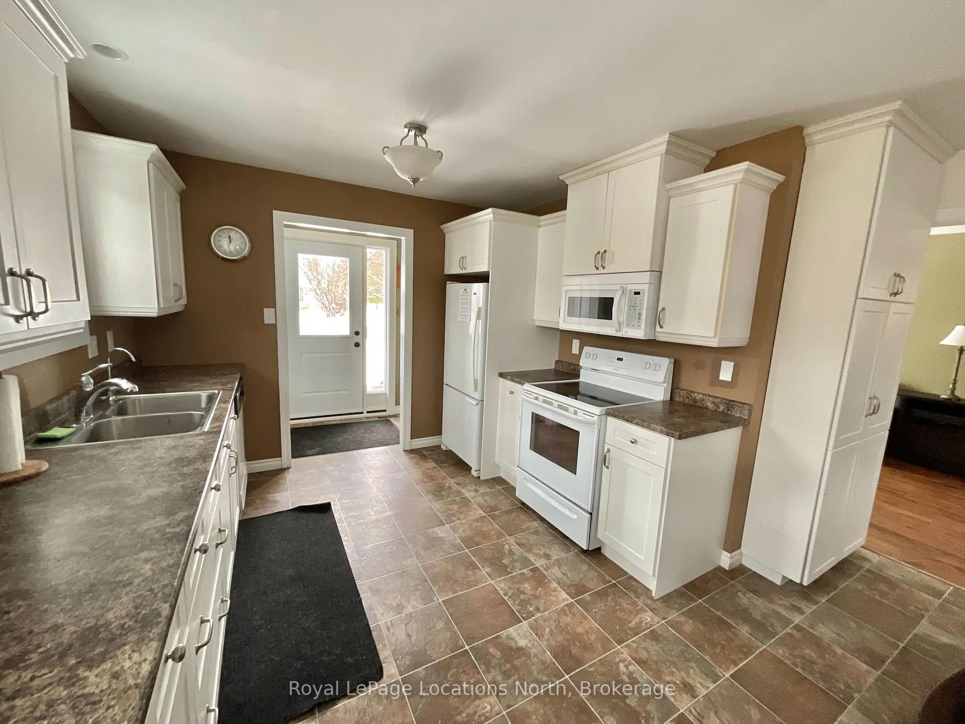 Photo 8 of 248 Eric Street, Clearview, Stayner — HOMEH