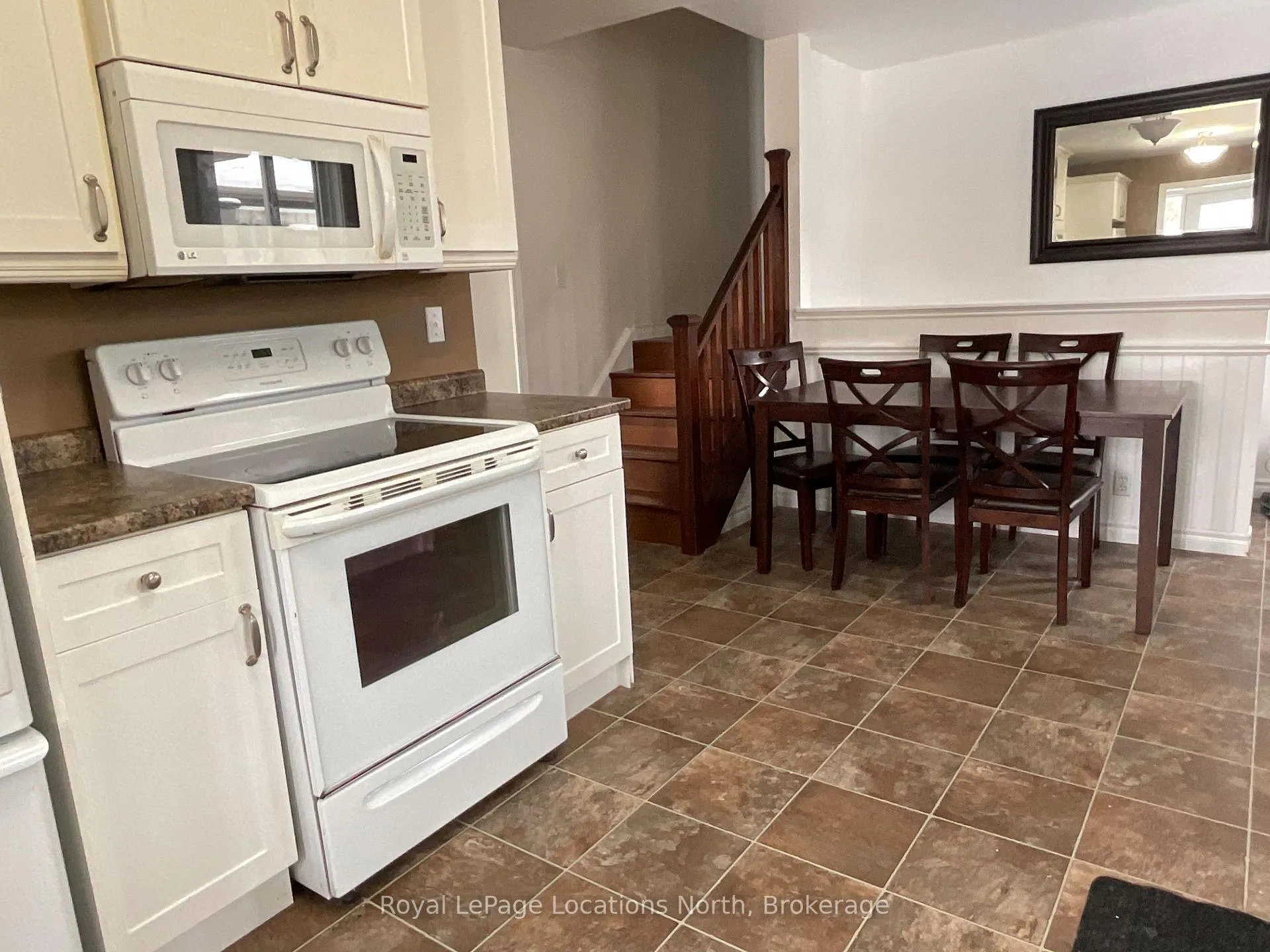 Photo 10 of 248 Eric Street, Clearview, Stayner — HOMEH