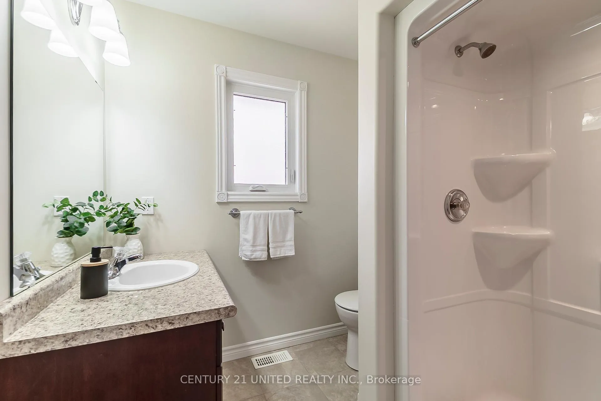 Photo 17 of 441 Bianco Crescent, Peterborough, Monaghan Ward 2 — HOMEH