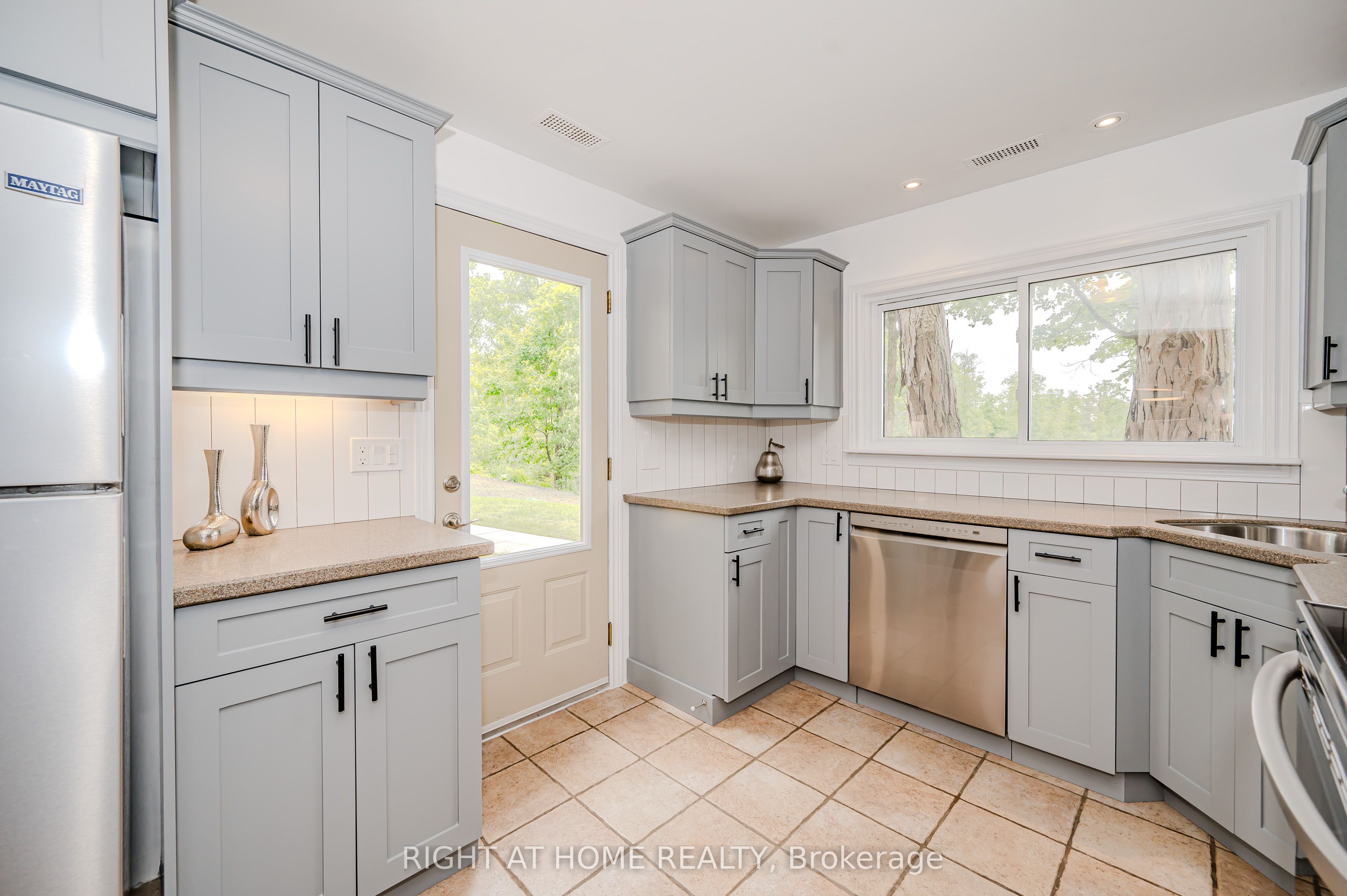 Photo 55 of 2 Campview Road, Hamilton, Winona Park — HOMEH