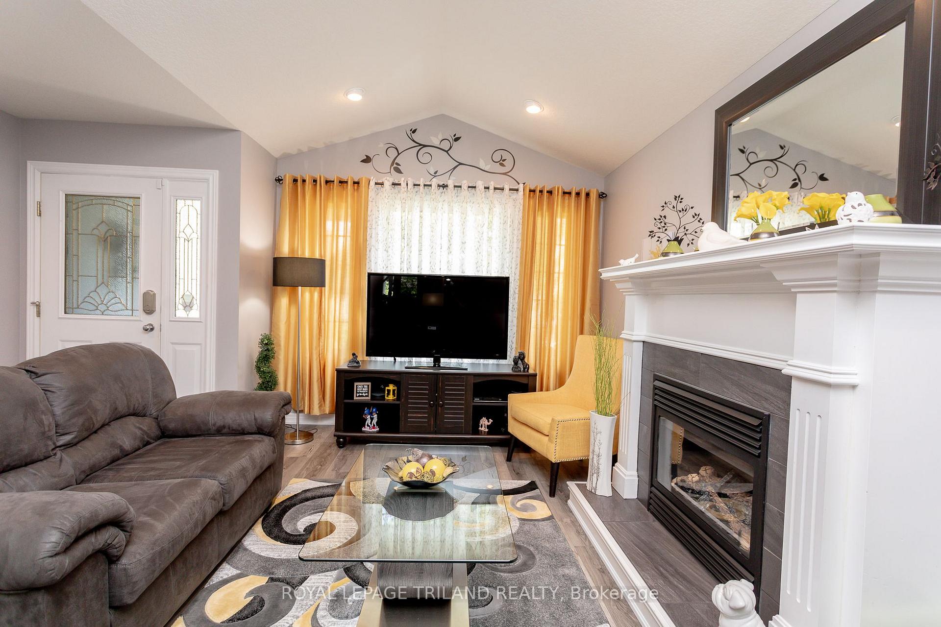 Photo 11 of 53 Augusta Crescent, St. Thomas — HOMEH