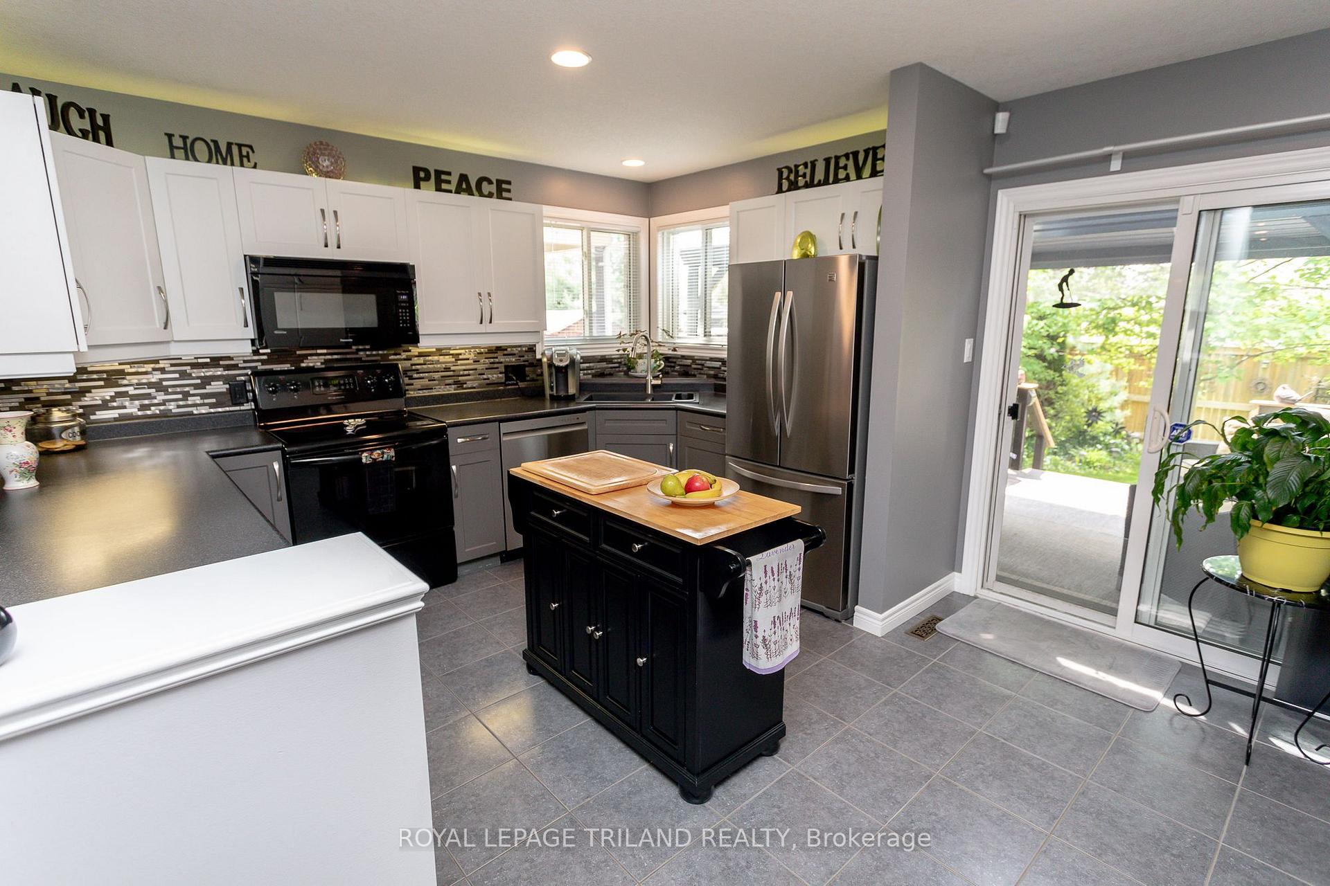 Photo 18 of 53 Augusta Crescent, St. Thomas — HOMEH