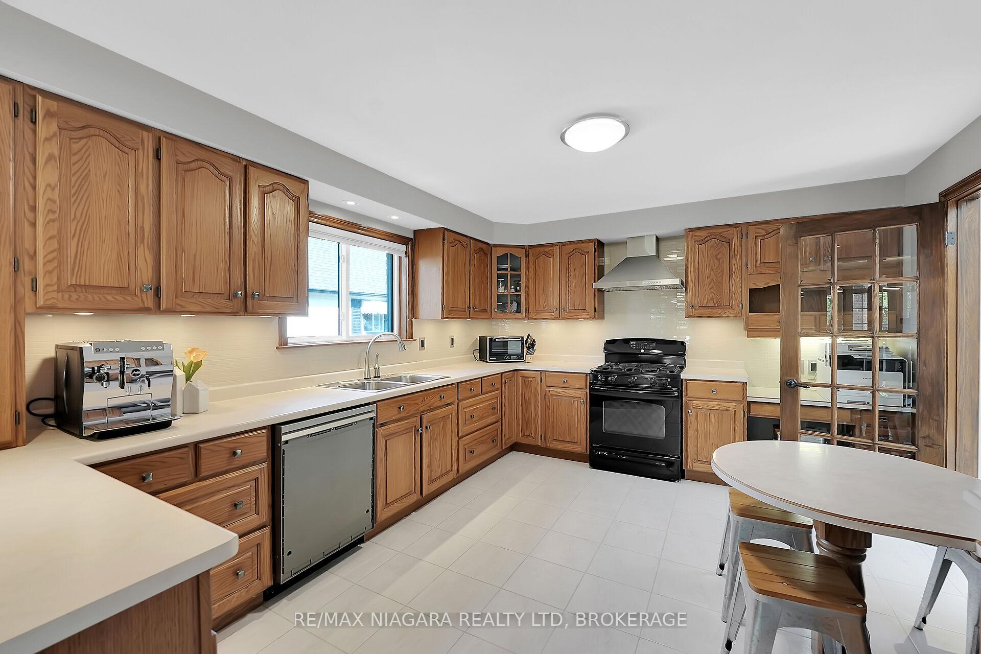 Photo 16 of 5 Lucerne Place, St. Catharines, Oakdale — HOMEH