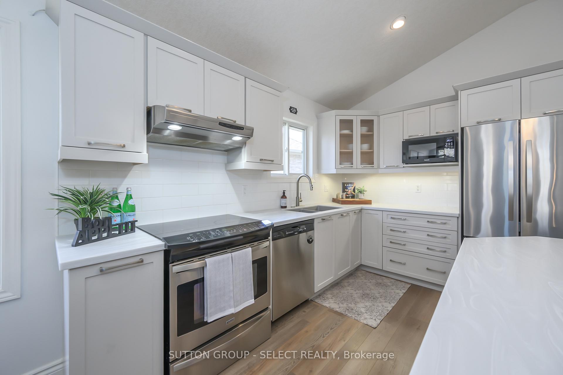 Photo 9 of 29 Ambleside Drive, St. Thomas — HOMEH