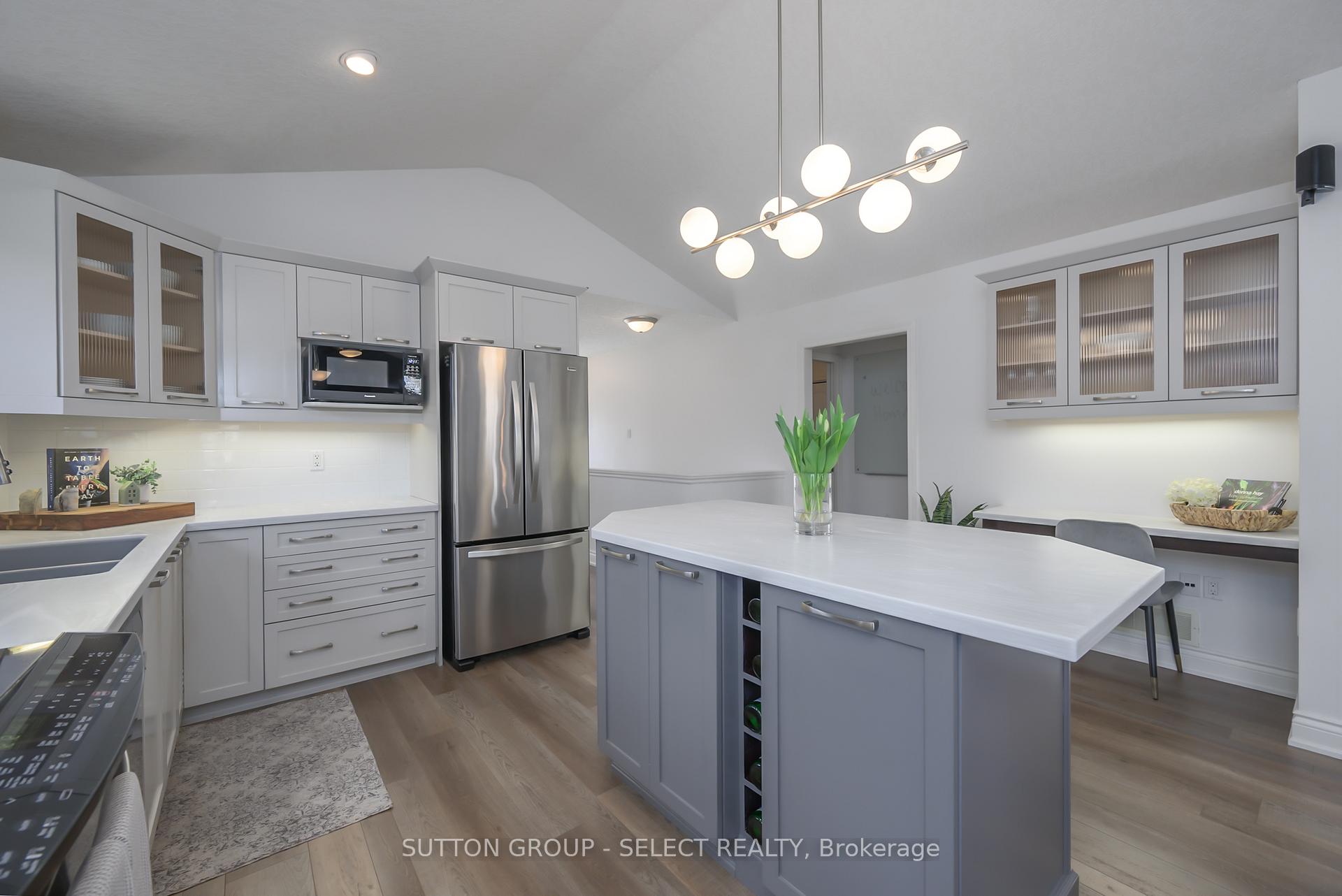 Photo 10 of 29 Ambleside Drive, St. Thomas — HOMEH