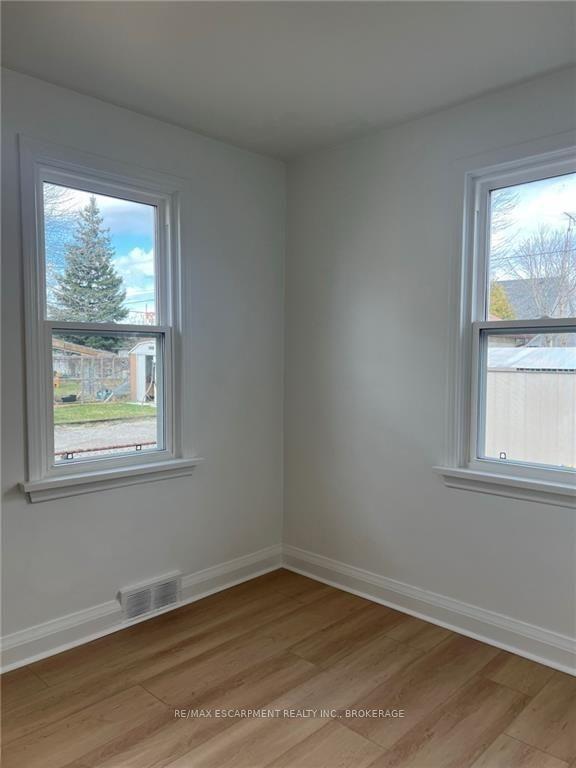 Photo 6 of Unit Upper, 12 Ferndale Avenue, St. Catharines, Secord Woods — HOMEH