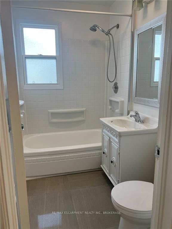 Photo 11 of Unit Upper, 12 Ferndale Avenue, St. Catharines, Secord Woods — HOMEH