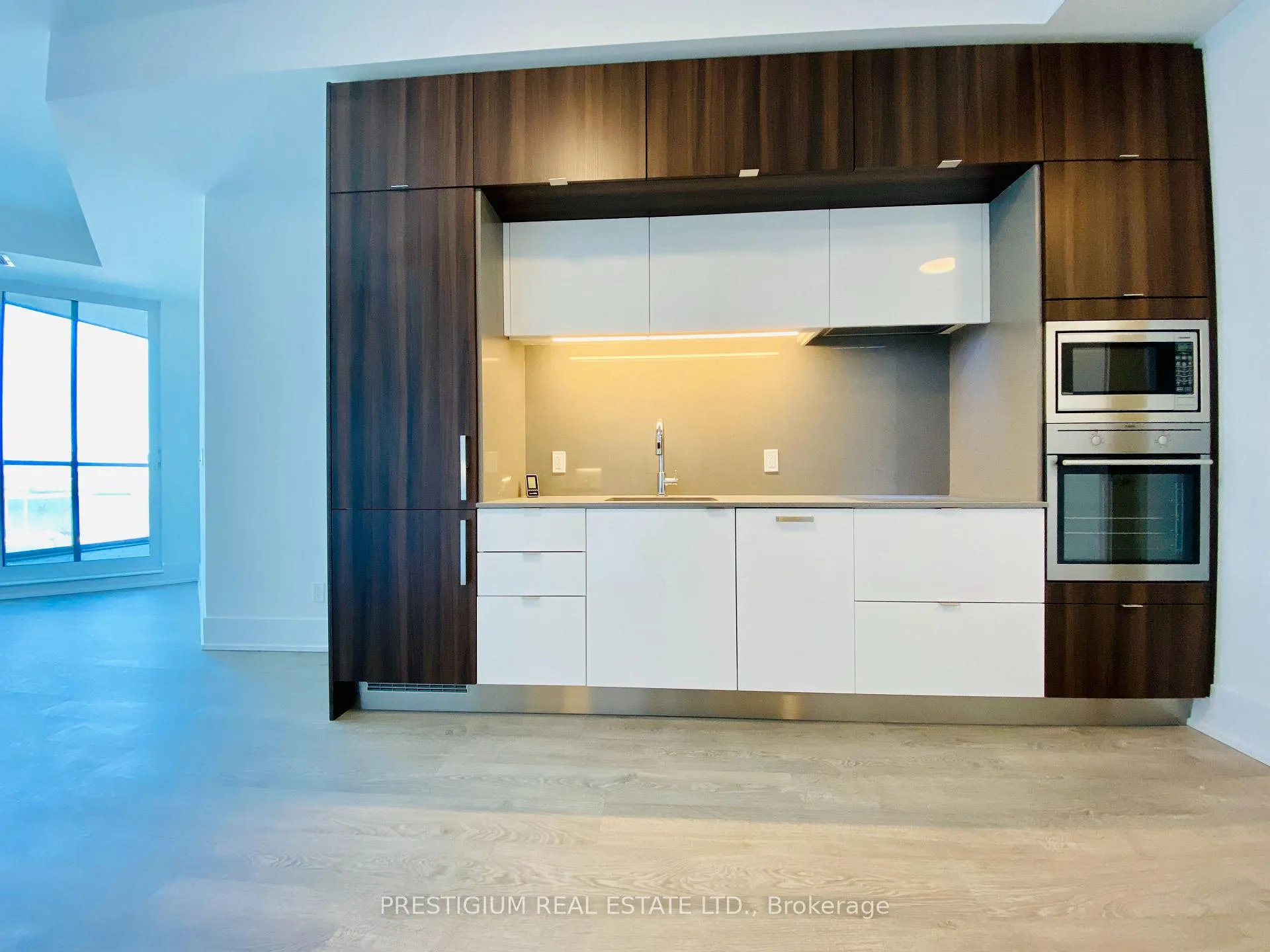 Photo 4 of Unit 219, 1 Edgewater Drive, Toronto, Waterfront Communities — HOMEH