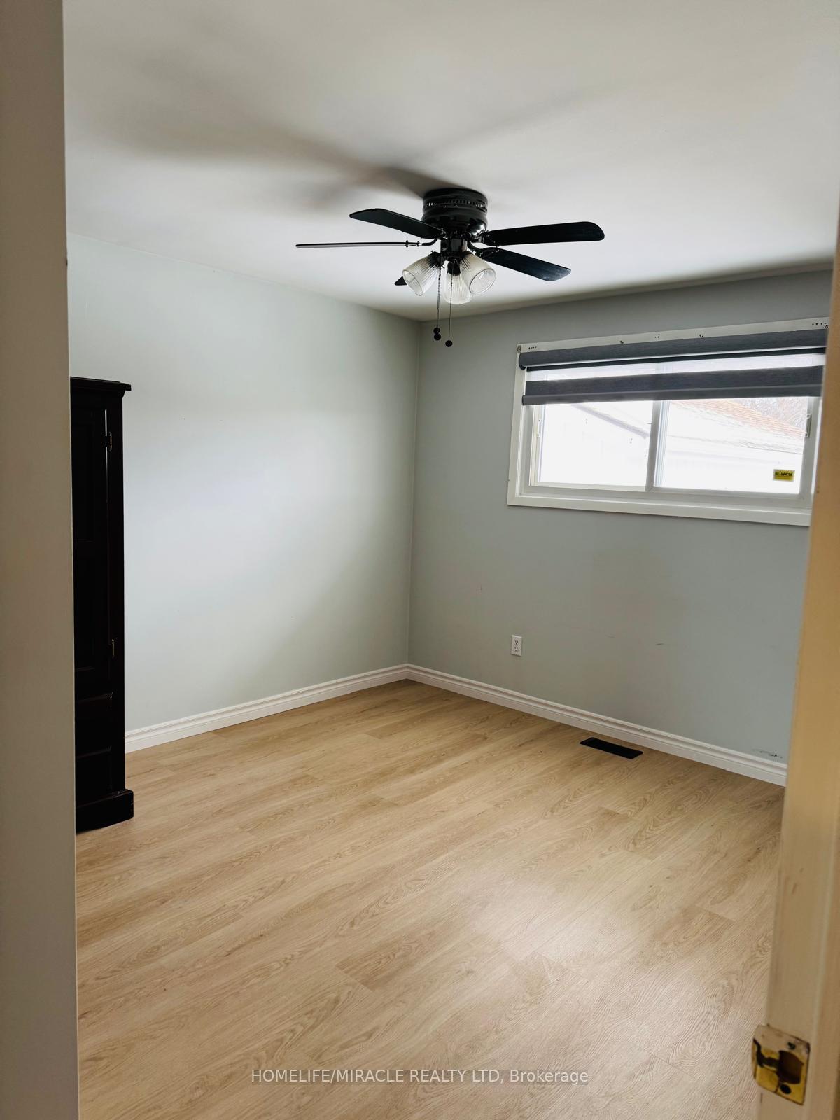Photo 4 of 192 Dorchester Boulevard, St. Catharines, Carlton/Bunting — HOMEH