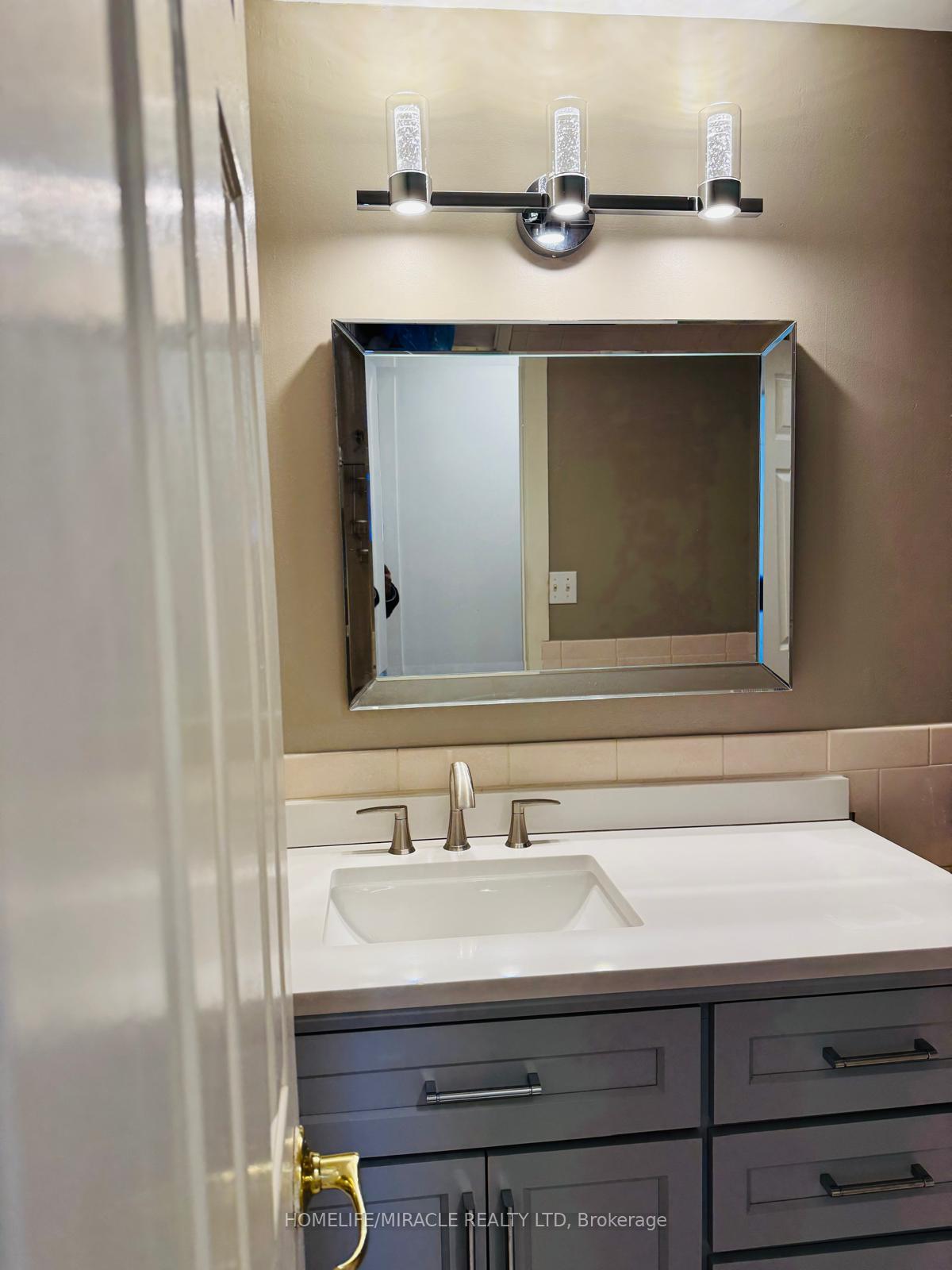 Photo 10 of 192 Dorchester Boulevard, St. Catharines, Carlton/Bunting — HOMEH