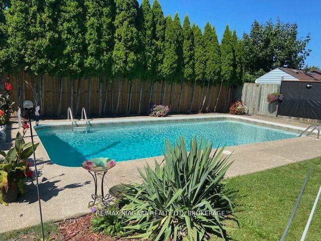 Photo 2 of 23 Huntley Crescent, St. Catharines, Carlton/Bunting — HOMEH