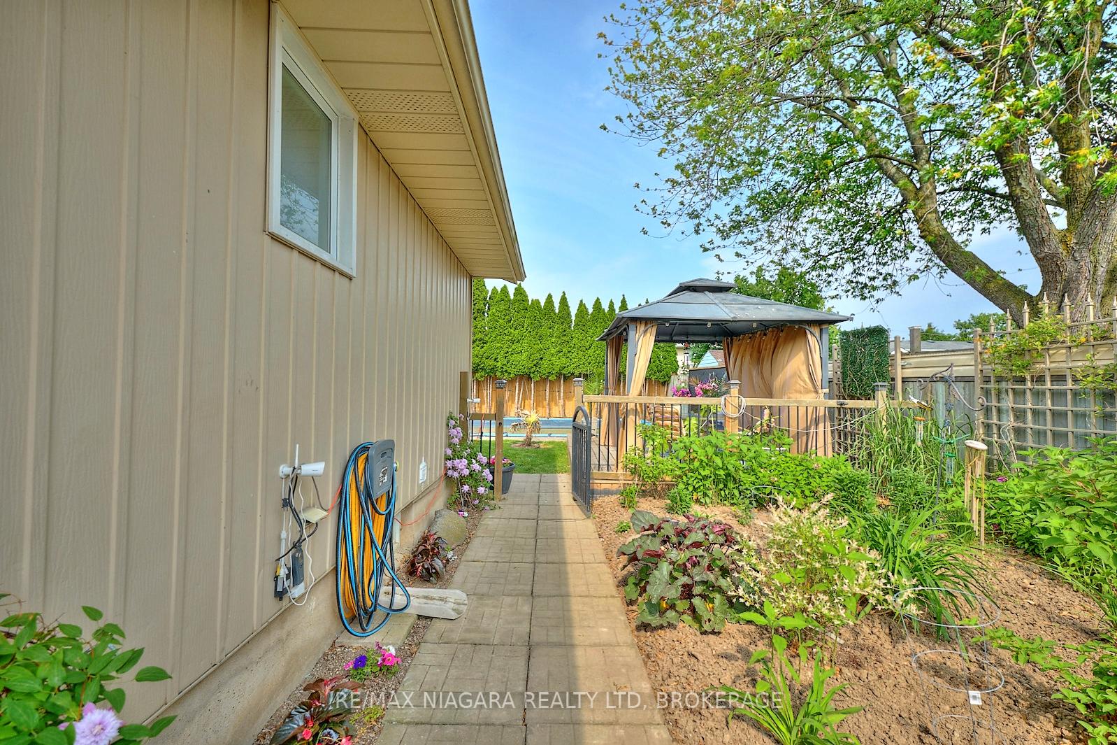 Photo 5 of 23 Huntley Crescent, St. Catharines, Carlton/Bunting — HOMEH