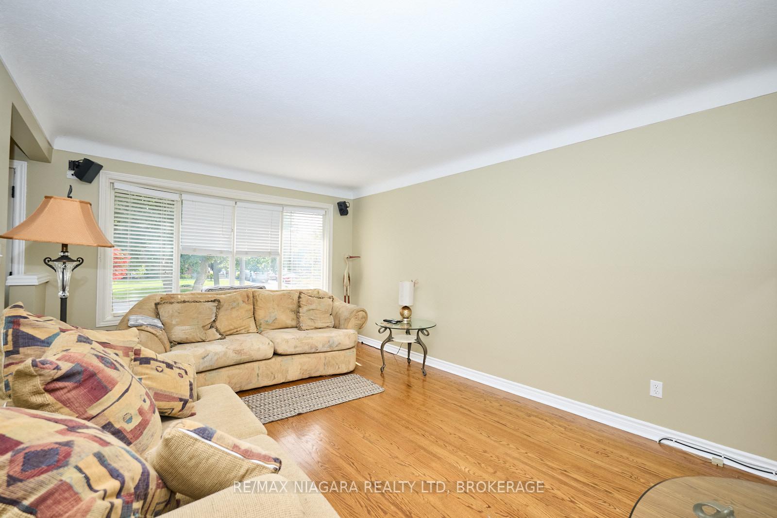 Photo 10 of 23 Huntley Crescent, St. Catharines, Carlton/Bunting — HOMEH