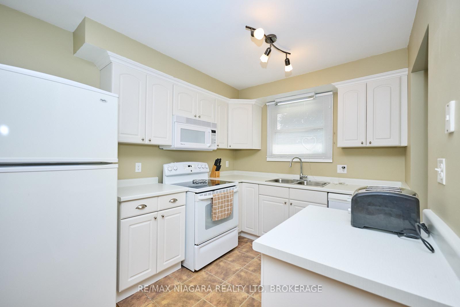 Photo 13 of 23 Huntley Crescent, St. Catharines, Carlton/Bunting — HOMEH