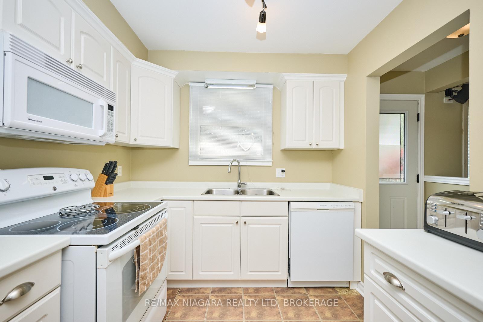 Photo 15 of 23 Huntley Crescent, St. Catharines, Carlton/Bunting — HOMEH