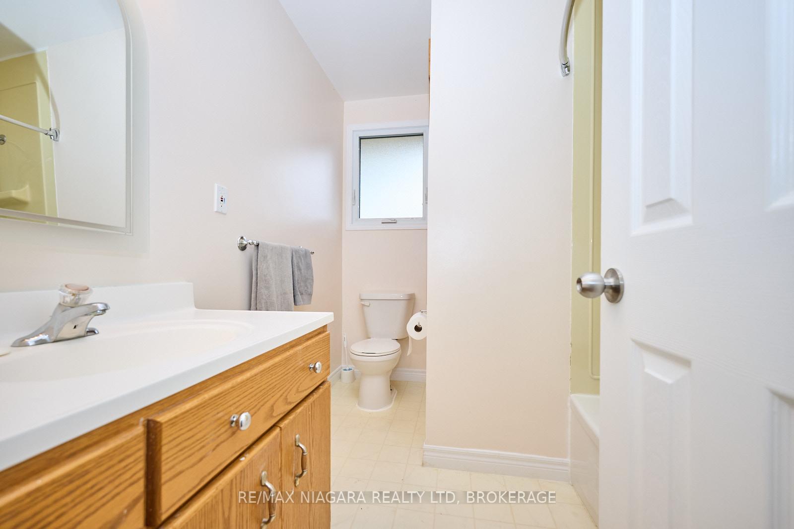 Photo 16 of 23 Huntley Crescent, St. Catharines, Carlton/Bunting — HOMEH