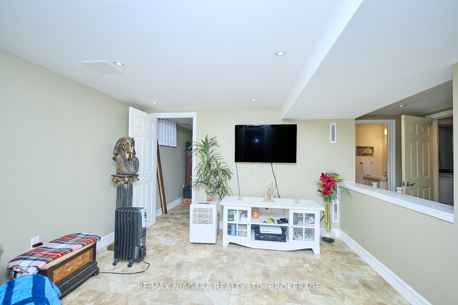 Photo 21 of 23 Huntley Crescent, St. Catharines, Carlton/Bunting — HOMEH