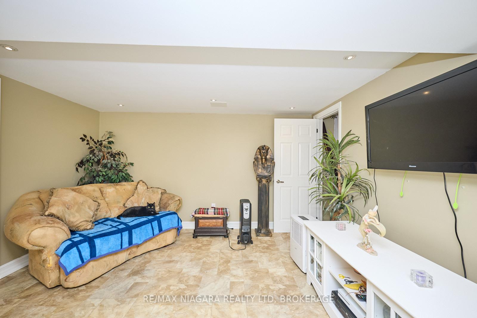 Photo 22 of 23 Huntley Crescent, St. Catharines, Carlton/Bunting — HOMEH