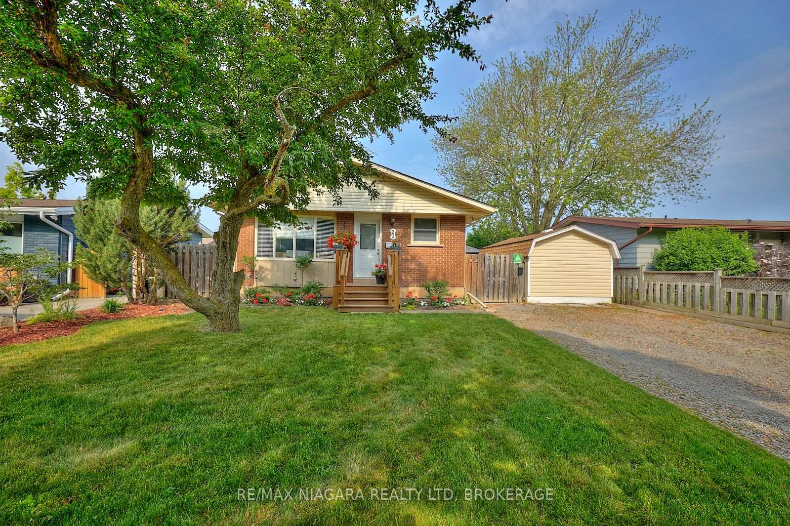 Photo 30 of 23 Huntley Crescent, St. Catharines, Carlton/Bunting — HOMEH