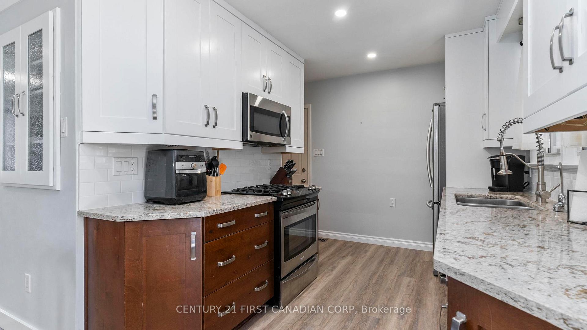 Photo 11 of 7 Cedar Street, St. Thomas — HOMEH