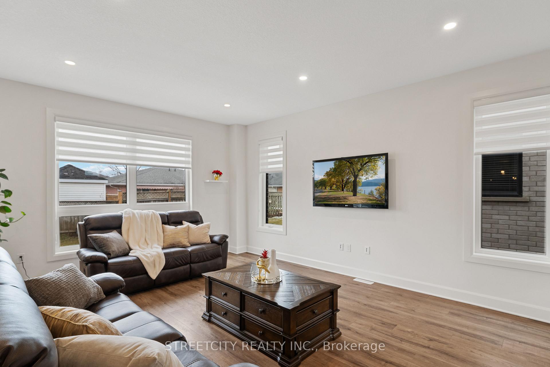Photo 7 of 8 Welch Court, St. Thomas — HOMEH